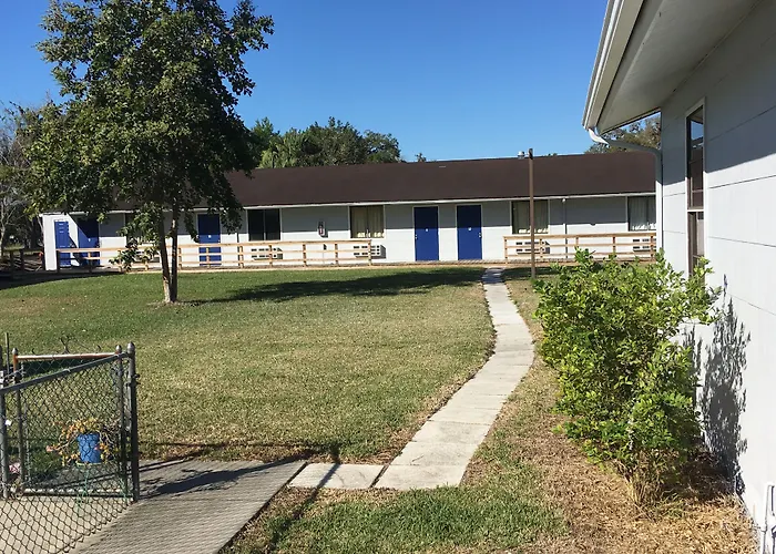 The Inn At Labelle Yacht Club