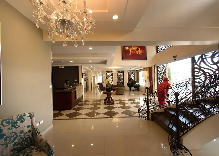 Quindeloma Art Hotel & Gallery