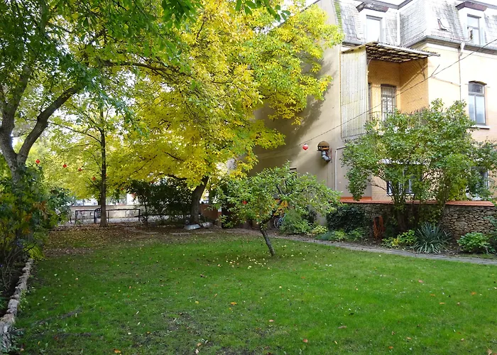 Hummel Hostel - Historische Stadtvilla mit Garten