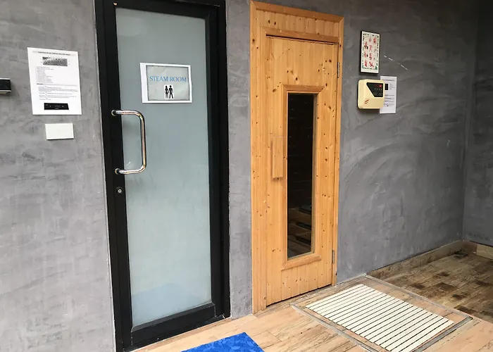 V20 Boutique Jacuzzi Hotel