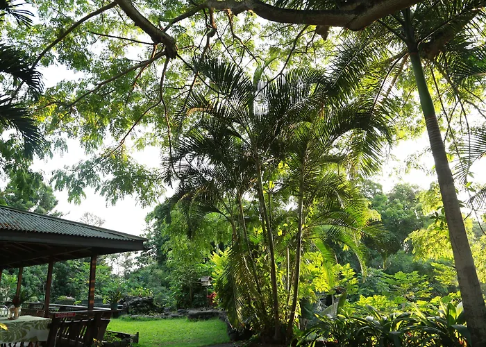 Hale Maluhia Country Inn