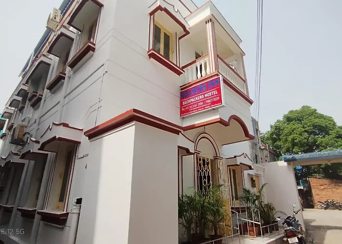 Roamers Inn Backpackers Hostel