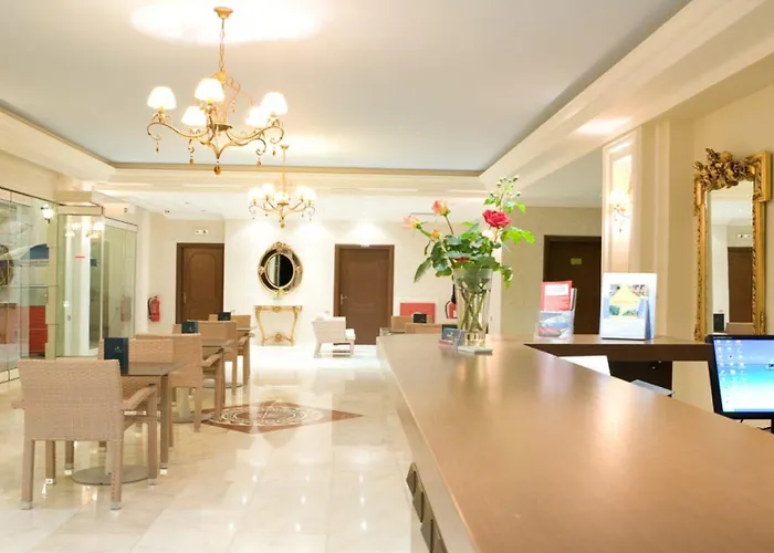 Royal Nidri Hotel & Apartments