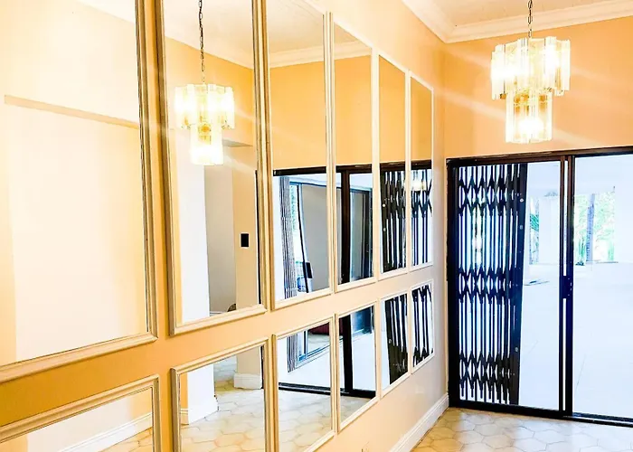 White House River Manor
