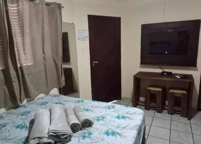 Pousada e Hostel F C