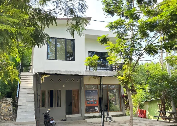 Hostel Labuan Ora