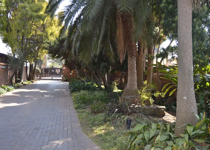 Airport Gardens Boutique Hotel