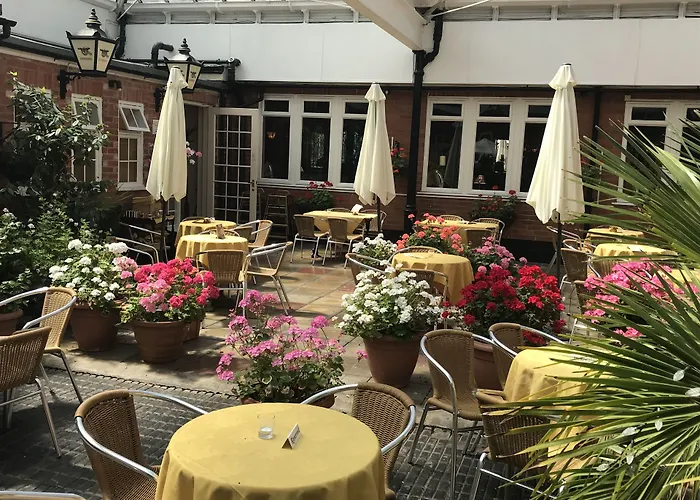 The Carre Arms Hotel & Restaurant