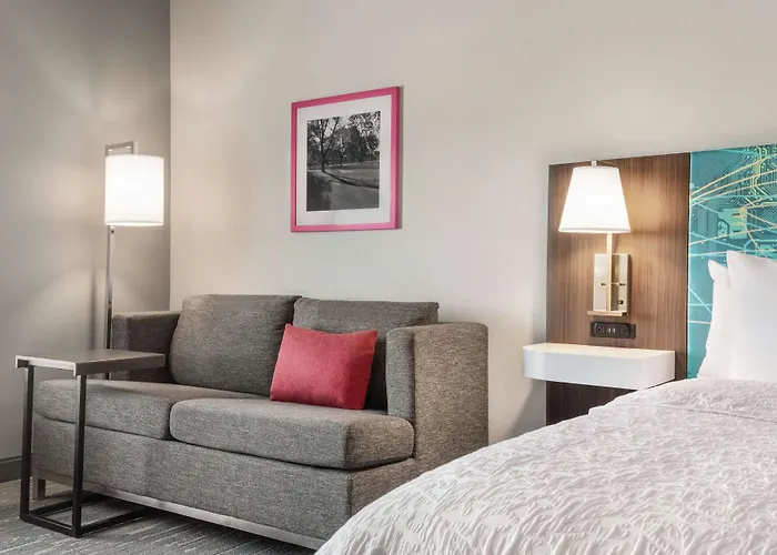 Hampton Inn Brooklyn Park