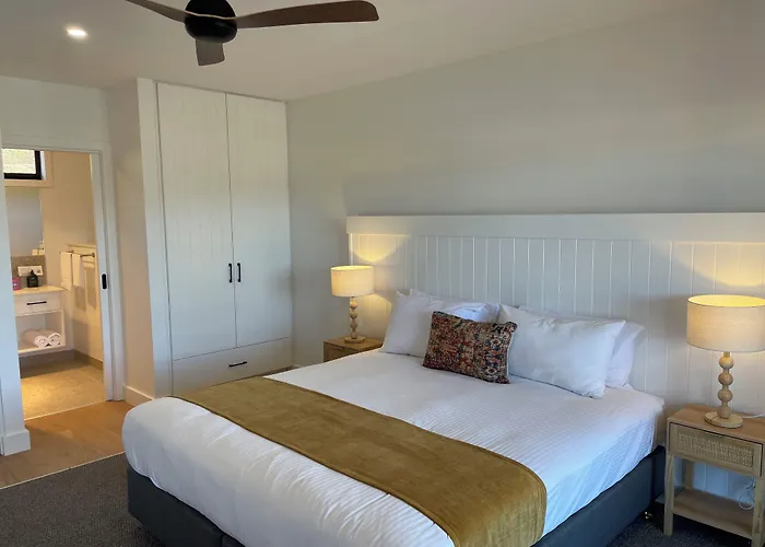 Fox On The Run - Motel Kilmore