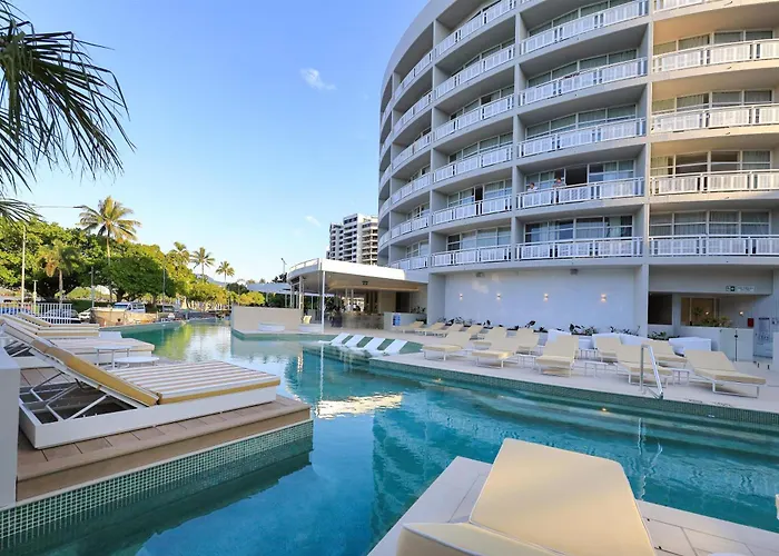 Doubletree By Hilton Cairns