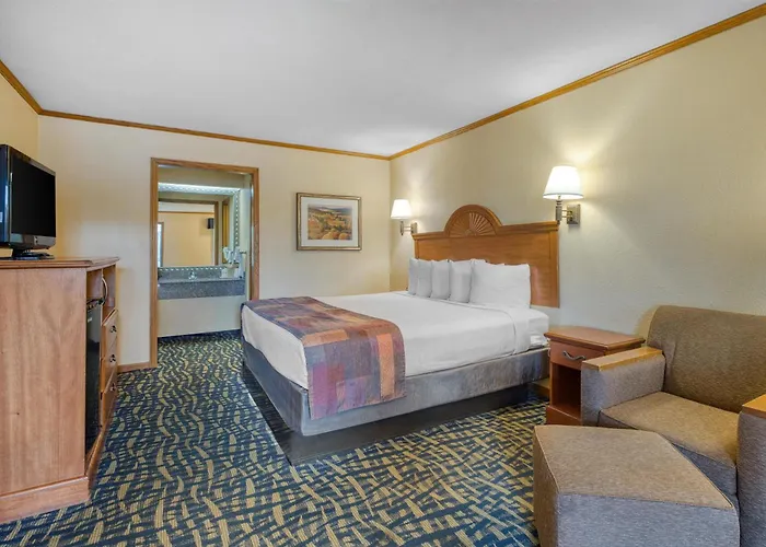 Surestay By Best Western Kansas City Country Inn North