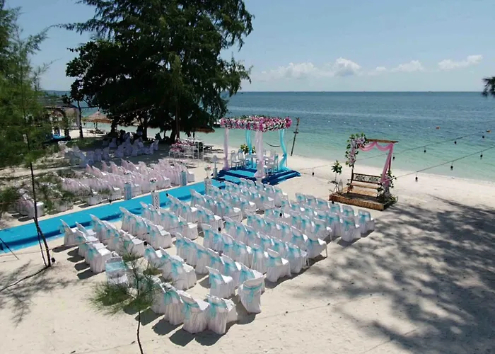 Madu Tiga Beach & Resort