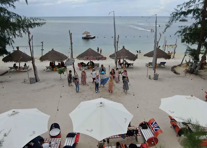 Madu Tiga Beach & Resort