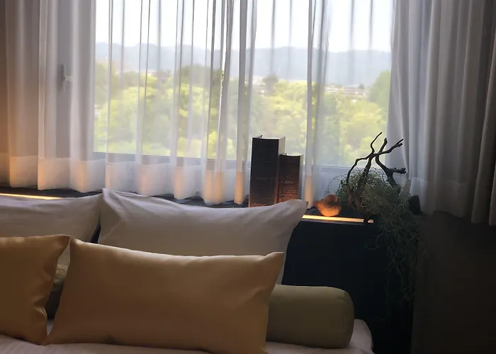 Minamisenri Crystal Hotel