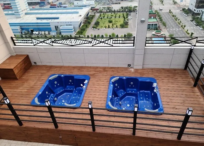 Western Bay Marina Hotel