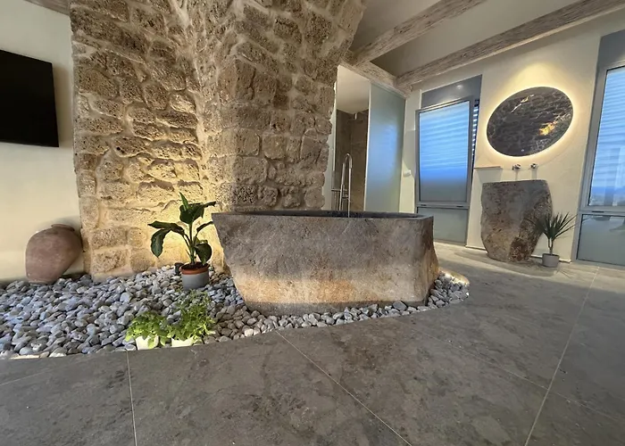 Akotika Boutique