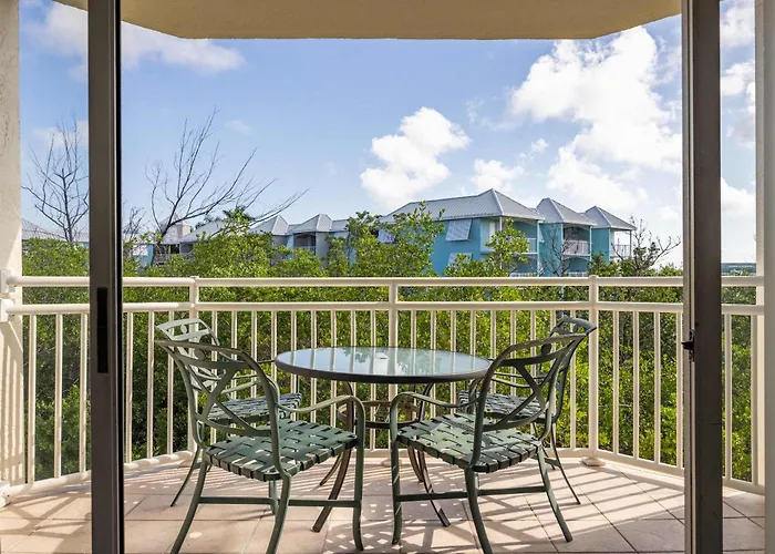 Tortuga Suite At Sunrise Suites Resort - Heated Pool, Hot Tub & Free Parking