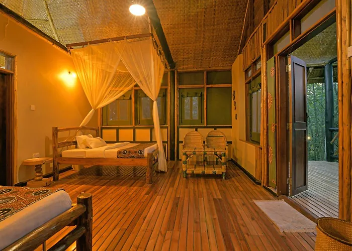 Enshama Game Lodge And Campsite