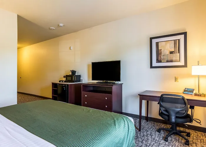 Cobblestone Hotel & Suites - Torrington