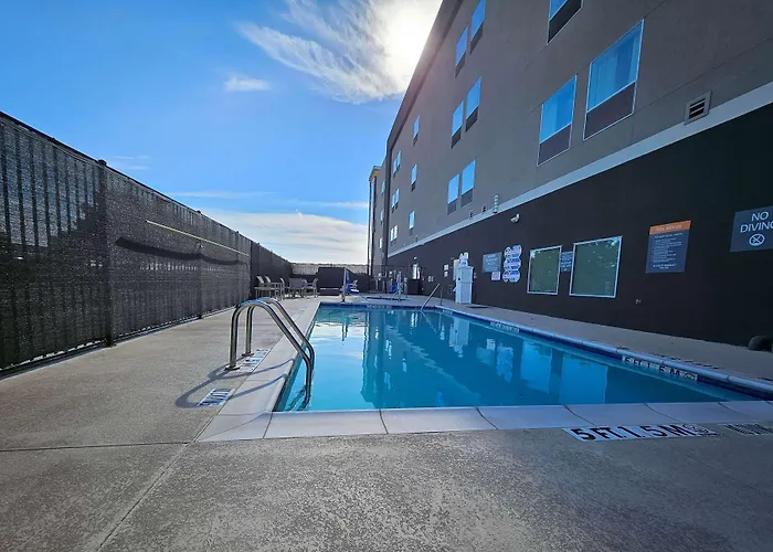 La Quinta Inn & Suites By Wyndham - Red Oak Tx Ih-35E