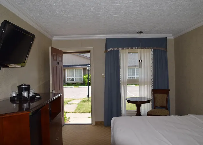 Festival Courtyard Inn