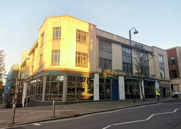 Cwtsh Hostel