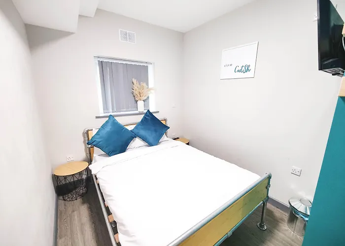 Cwtsh Hostel Central Swansea, Social & Modern, Near Train Station