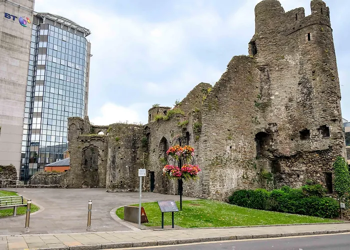 Cwtsh Hostel Central Swansea, Social & Modern, Near Train Station