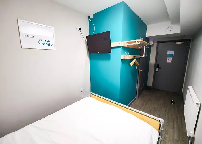 Cwtsh Hostel Central Swansea, Social & Modern, Near Train Station