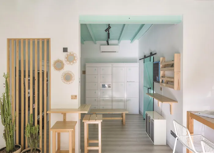 Forenna Hostel (Adults Only)