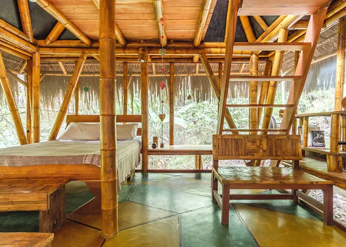 Universo Pol Bamboo Hostel