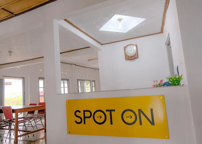 Oyo Life 2638 Hotel Raya