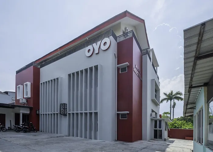 Oyo 2132 Pondok Avicenna