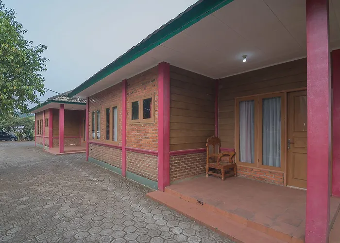 Reddoorz Plus At Hotel Negeri Baru Lodaya Puncak