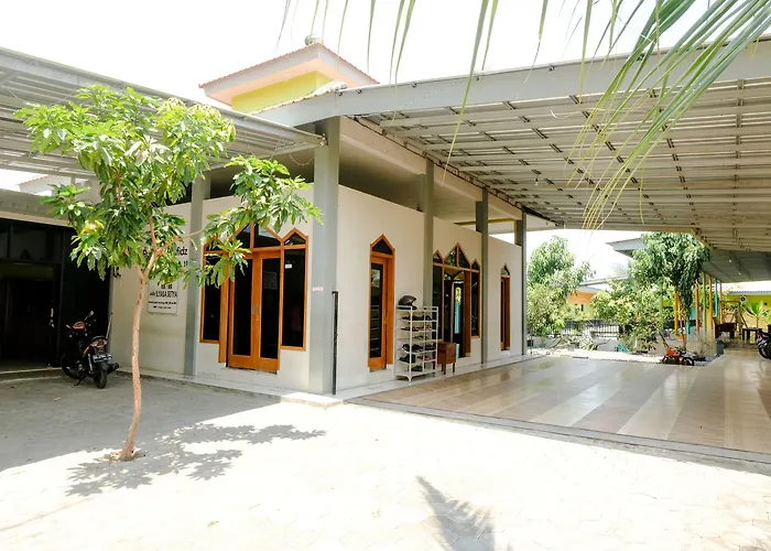 Hotel O Ilyasa Family