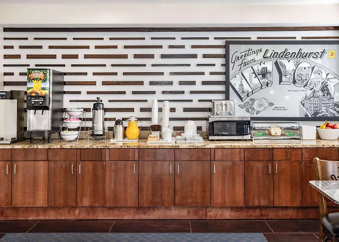 Super 8 By Wyndham Lindenhurst