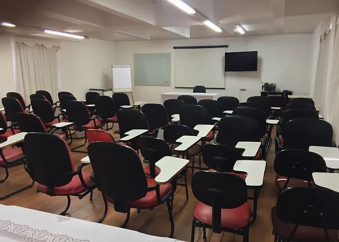 Colle Tourist Hotel Luxo