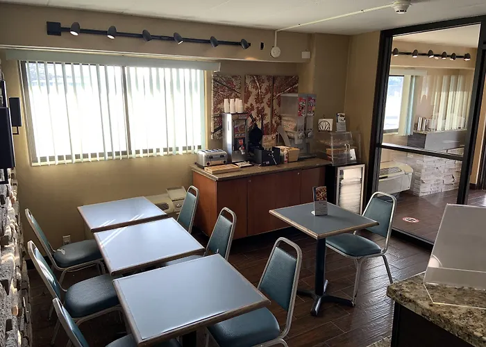 Travelodge By Wyndham Holland-Toledo