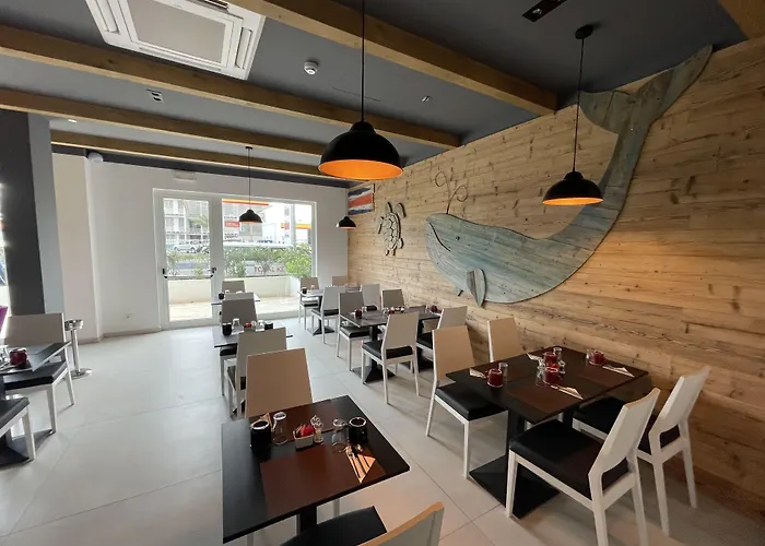 Oasis White Hotel