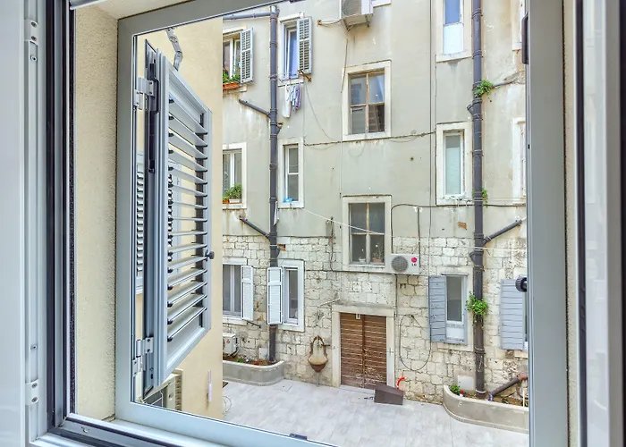 Irini Luxury Rooms