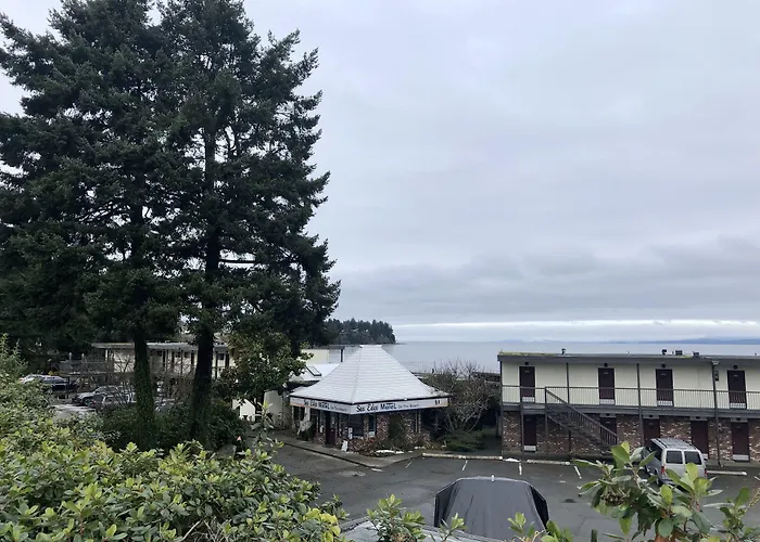 Sea Edge Beachside Hotel