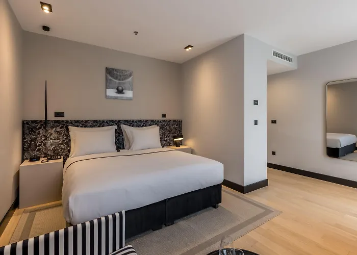 Cora Hotel