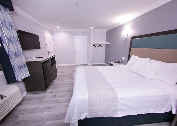 Travelodge Inn & Suites By Wyndham West Covina