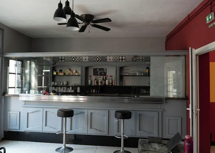 Auberge De Jeunesse Hi Arles