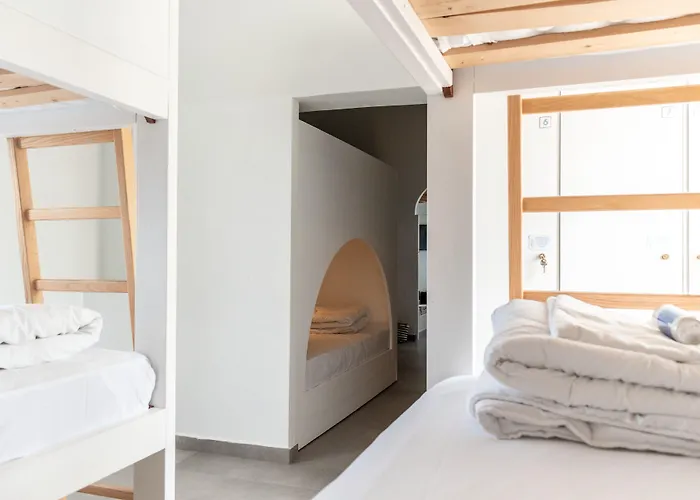 Central Hostel Oia