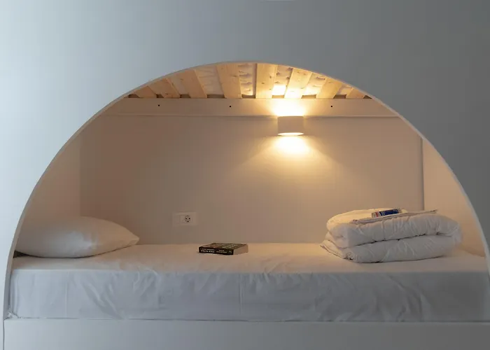 Central Hostel Oia