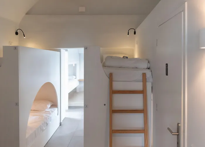 Central Hostel Oia