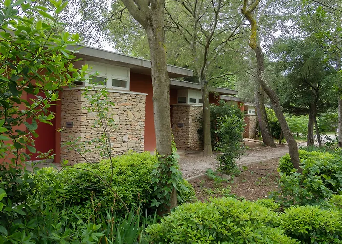 Auberge De Jeunesse Hi Nimes