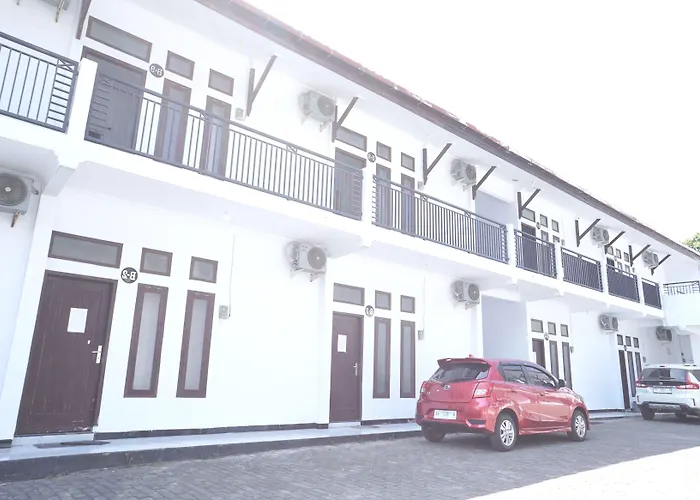 Oyo Life 92886 Rumah Nyaman Radhika 2 Syariah